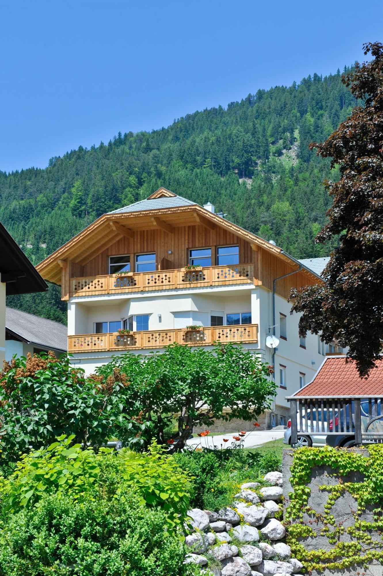 Hotel Zum Weissensee Exterior photo